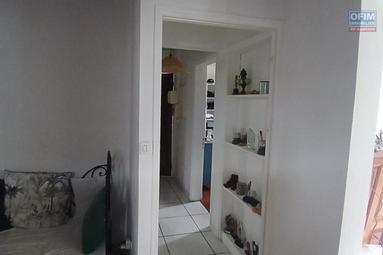 A LOUER Maison à étage de type F5 de 90 m2 avec cour à la Saline Les Hauts