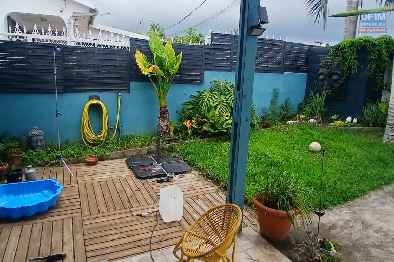 A LOUER Maison à étage de type F5 de 90 m2 avec cour à la Saline Les Hauts