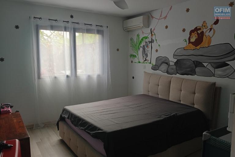 A LOUER MAISON MEUBLEE F5 DE 200 M2 AVEC PISCINE ET JACUZZI A PITON ST LEU