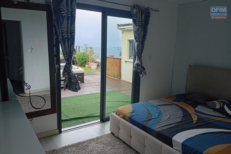 A LOUER MAISON MEUBLEE F5 DE 200 M2 AVEC PISCINE ET JACUZZI A PITON ST LEU