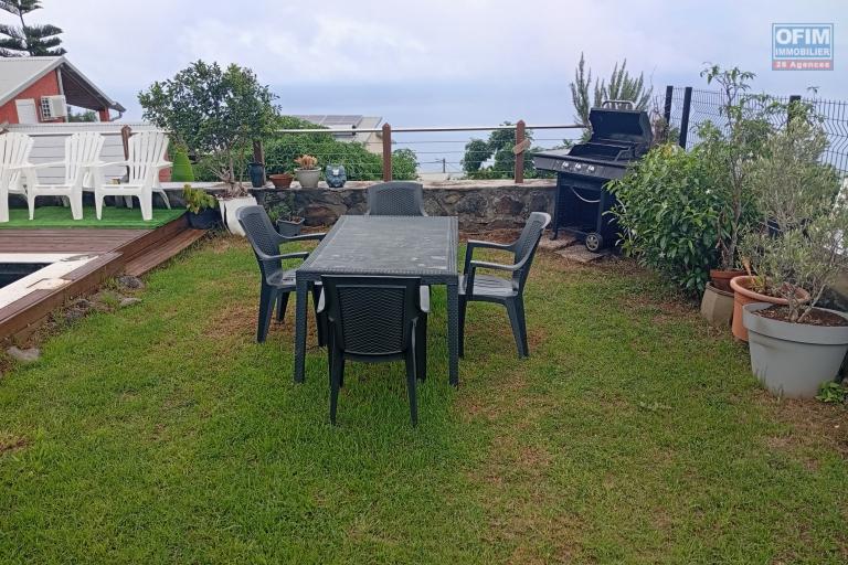 A LOUER MAISON MEUBLEE F5 DE 200 M2 AVEC PISCINE ET JACUZZI A PITON ST LEU