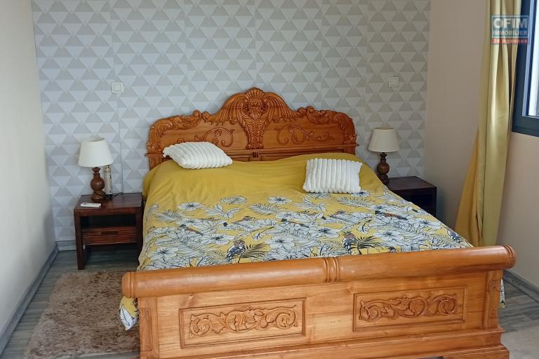 A LOUER MAISON MEUBLEE F5 DE 200 M2 AVEC PISCINE ET JACUZZI A PITON ST LEU