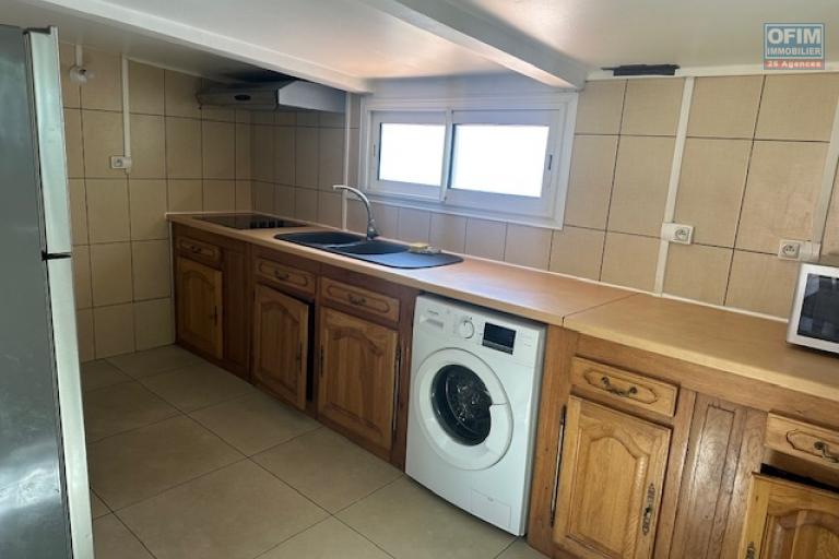 A LOUER Charmante maison meubl&eacute;e F3 &agrave; Terre-Sainte