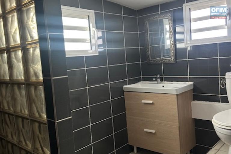 A LOUER Charmante maison meubl&eacute;e F3 &agrave; Terre-Sainte