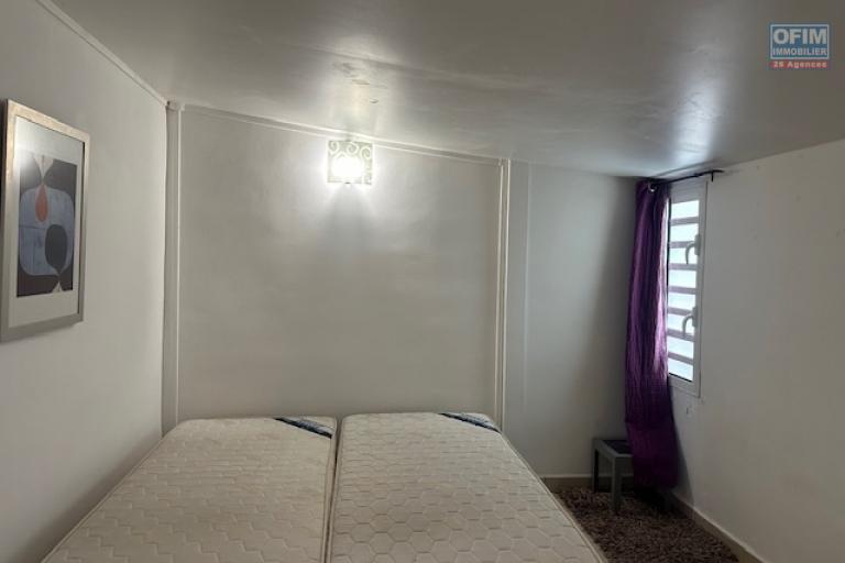 A LOUER Charmante maison meubl&eacute;e F3 &agrave; Terre-Sainte