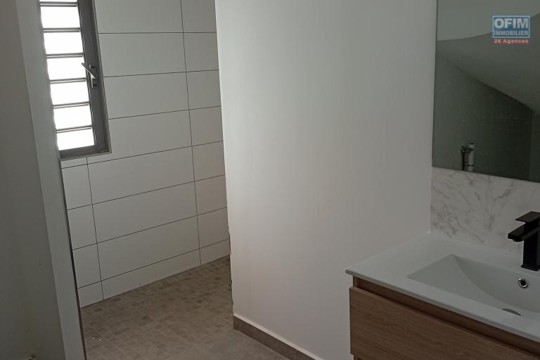 A VENDRE MAISON NEUVE F4/5 DE 131 M2 AVEC VUE MER A LA SALINE LES HAUTS