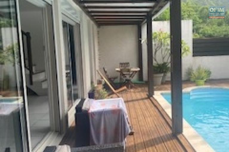 A louer Belle villa jumelée de type F4 dans un quartier résidentiel à BELLEPIERRE SAINT DENIS