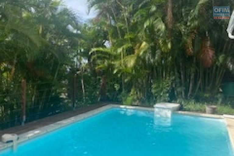 A louer Belle villa jumelée de type F4 dans un quartier résidentiel à BELLEPIERRE SAINT DENIS