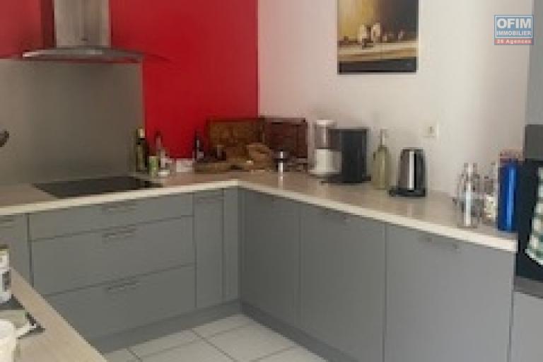 A louer Belle villa jumelée de type F4 dans un quartier résidentiel à BELLEPIERRE SAINT DENIS