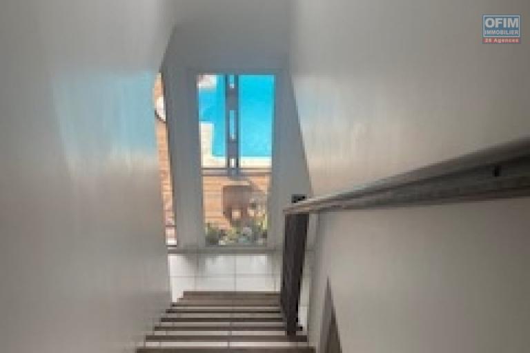 A louer Belle villa jumelée de type F4 dans un quartier résidentiel à BELLEPIERRE SAINT DENIS