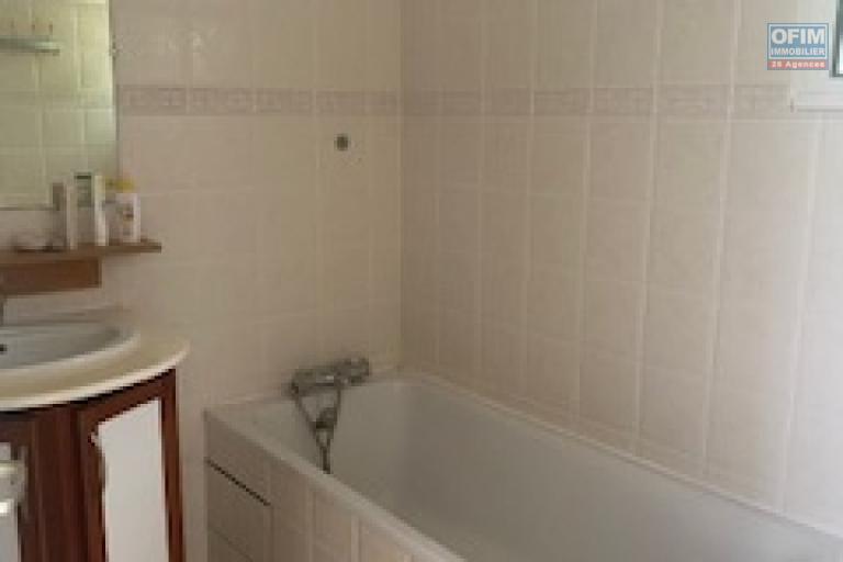 A louer Belle villa jumelée de type F4 dans un quartier résidentiel à BELLEPIERRE SAINT DENIS