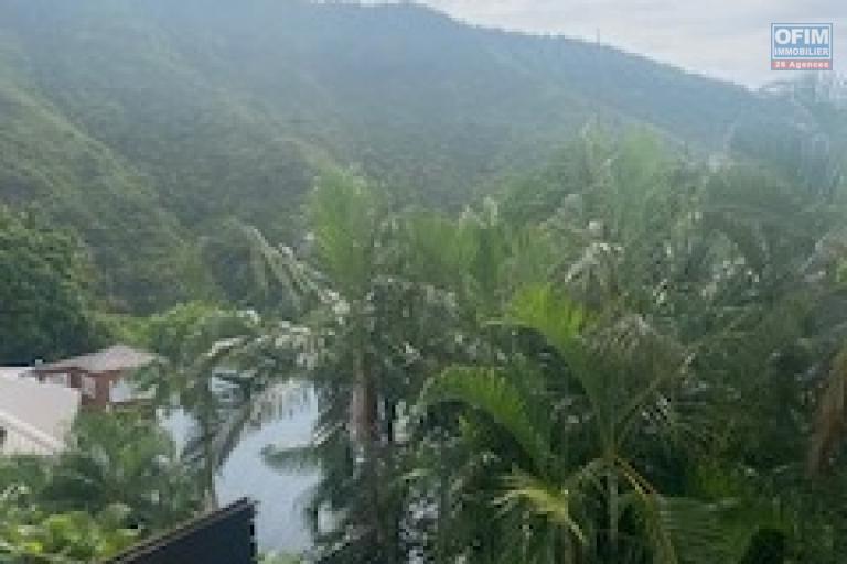 A louer Belle villa jumelée de type F4 dans un quartier résidentiel à BELLEPIERRE SAINT DENIS