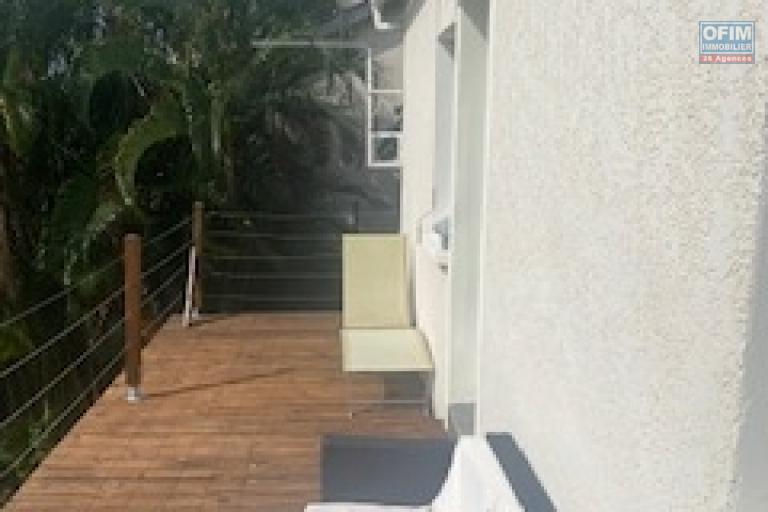 A louer Belle villa jumelée de type F4 dans un quartier résidentiel à BELLEPIERRE SAINT DENIS