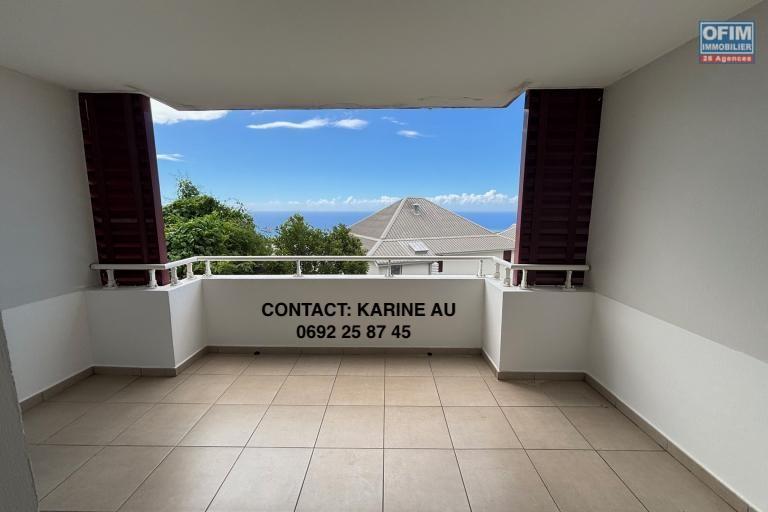 A louer appartement T2 à Bois de Nefles Ste Clotilde ( chemin Bois de Natte) avec grande varangue vue mer .