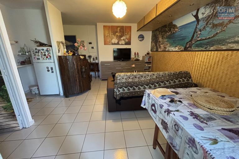 A vendre T2 à St Denis quartier de La Trinité, face au parc.