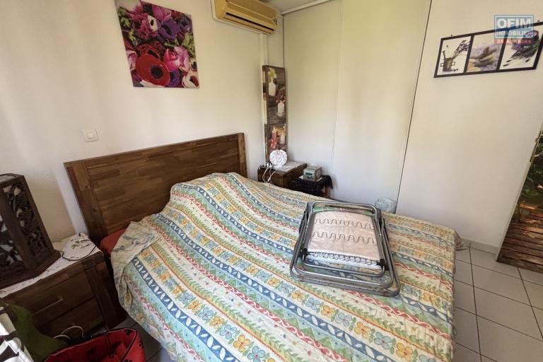 A vendre T2 à St Denis quartier de La Trinité, face au parc.