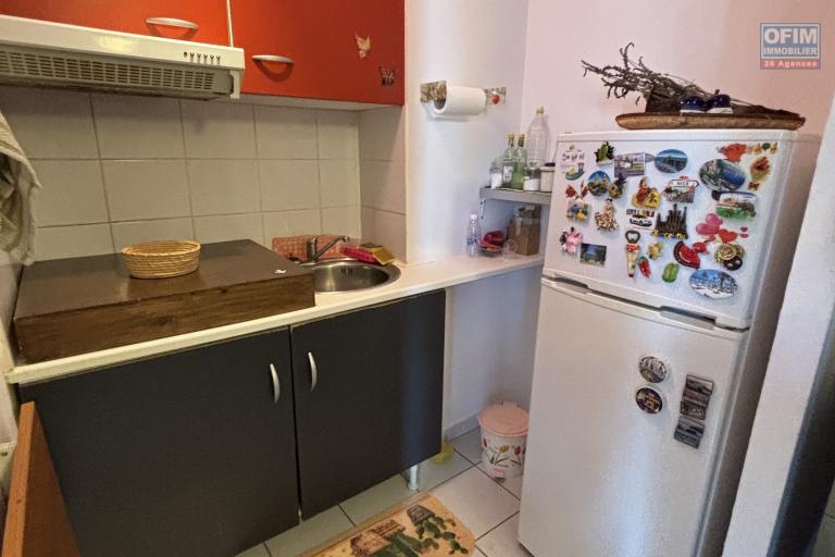 A vendre T2 à St Denis quartier de La Trinité, face au parc.