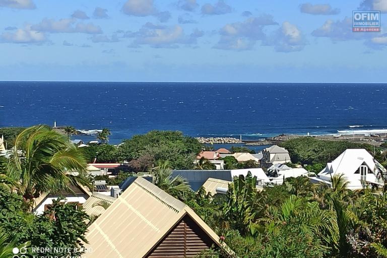 VILLA F4 avec Appartement de type F2 en sous sol