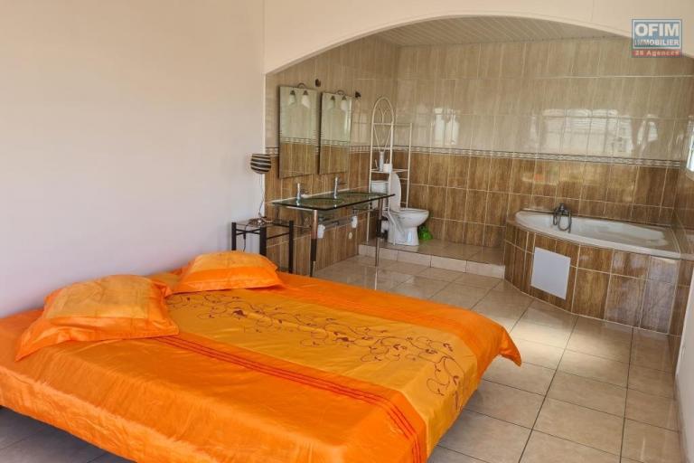 A louer superbe appartement F4 MEUBLE avec jardinet, vue mer et montagne la Plaine des Cafres 21&eacute;me Km