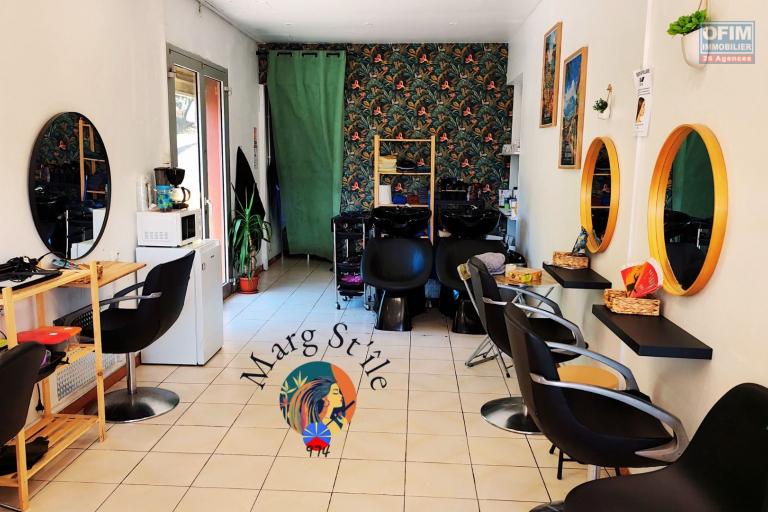 À Vendre – Fonds de commerce Salon de coiffure Marg St'île à Petite-Île (974) | 20000€