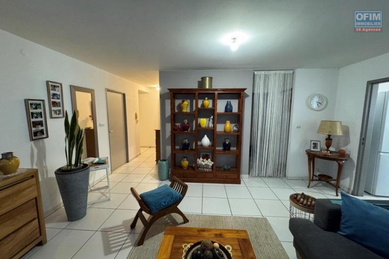 A vendre magnifique appartement tr&eacute;s spacieux de type F3 de 78 m&sup2; dans belle r&eacute;sidence de standing au Tampon