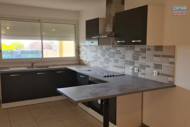 A vendre joli appartement de type F2 d'environ 52 m&sup2; avec grande varangue et jardinet