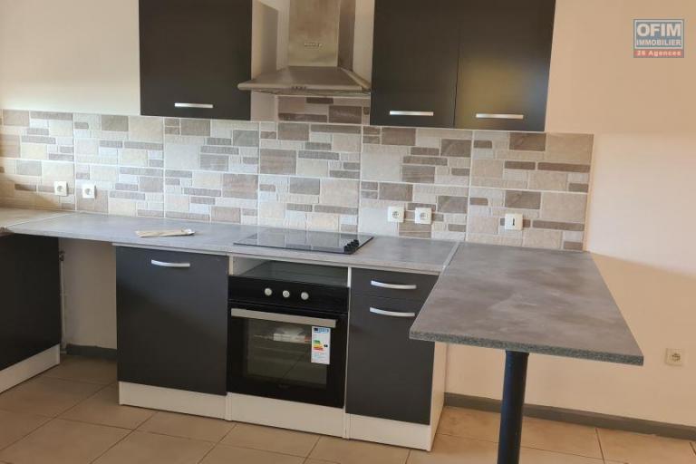 A vendre joli appartement de type F2 d'environ 52 m&sup2; avec grande varangue et jardinet