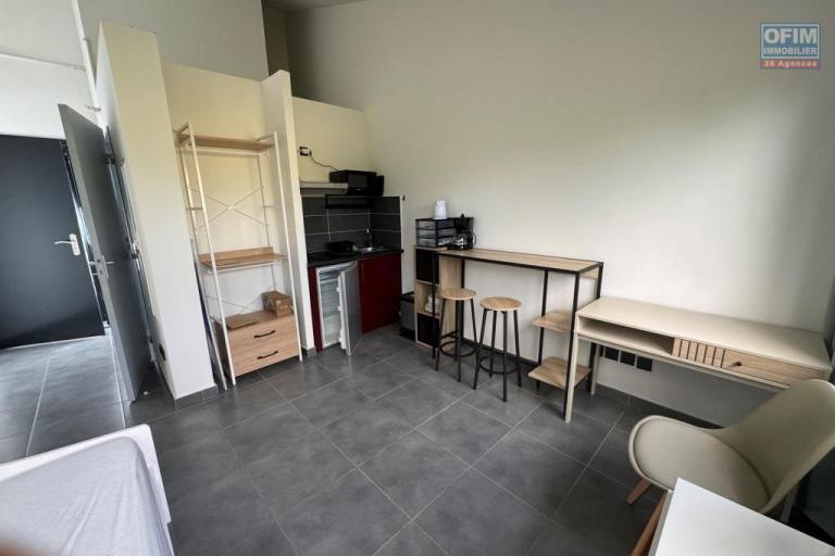 A louer joli studio MEUBLE face à l'université le Tampon