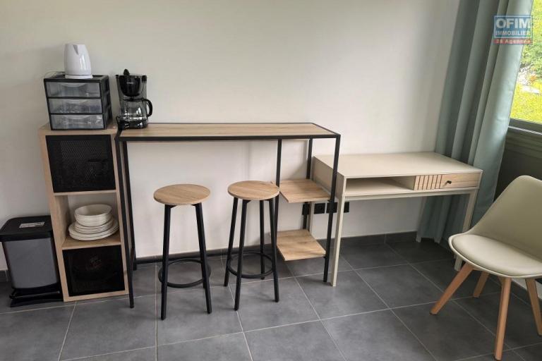 A louer joli studio MEUBLE face à l'université le Tampon