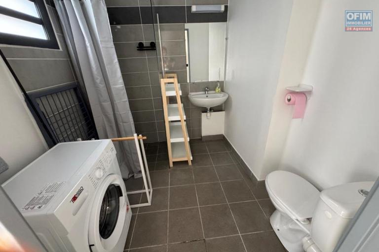 A louer joli studio MEUBLE face à l'université le Tampon