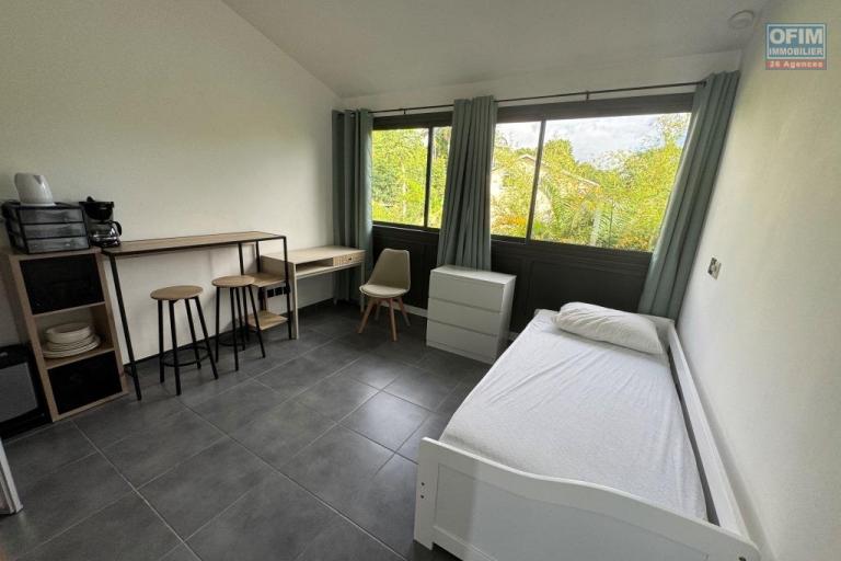 A louer joli studio MEUBLE face à l'université le Tampon