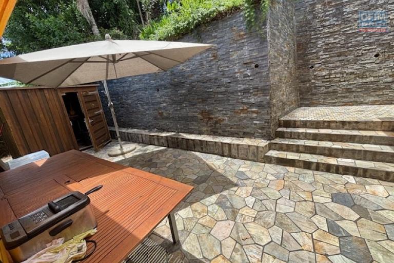 A vendre maison T5, proche centre de La Montagne avec belle vue dégagée.