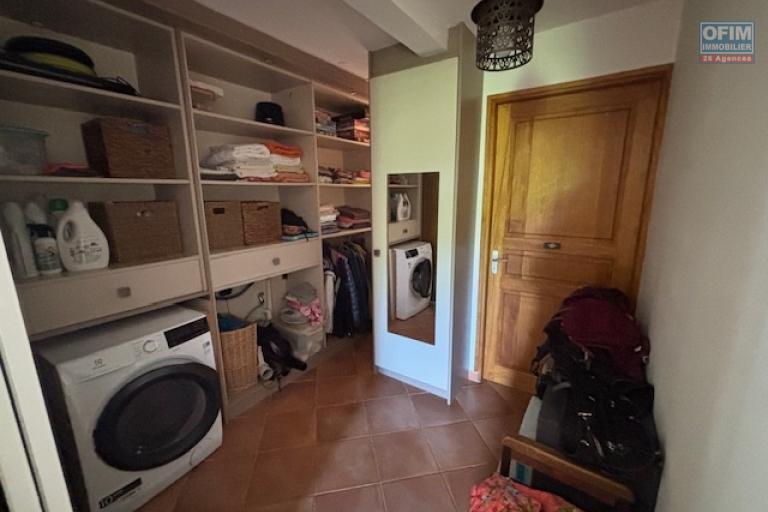 A vendre maison T5, proche centre de La Montagne avec belle vue dégagée.