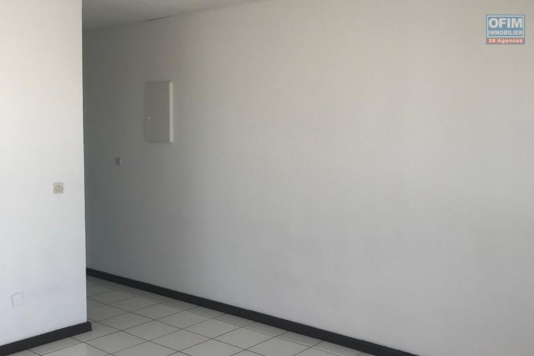 A vendre appartement F2 dans une résidence privée de 6 lots à Sainte Clotilde.