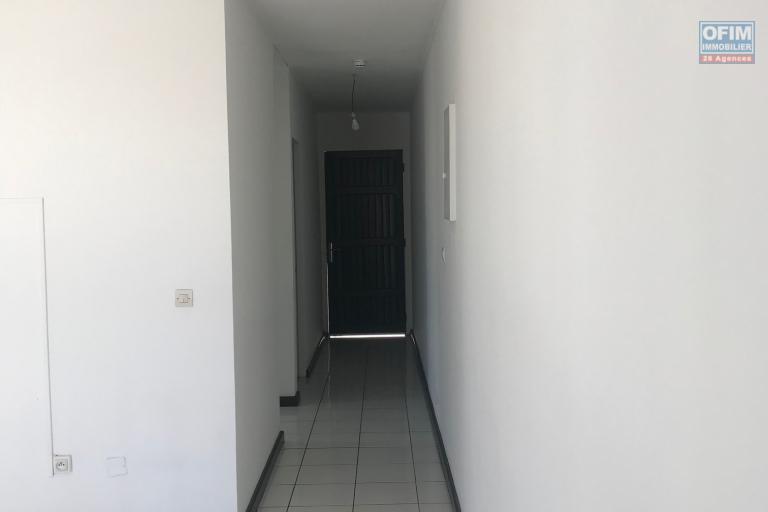 A vendre appartement F2 dans une résidence privée de 6 lots à Sainte Clotilde.