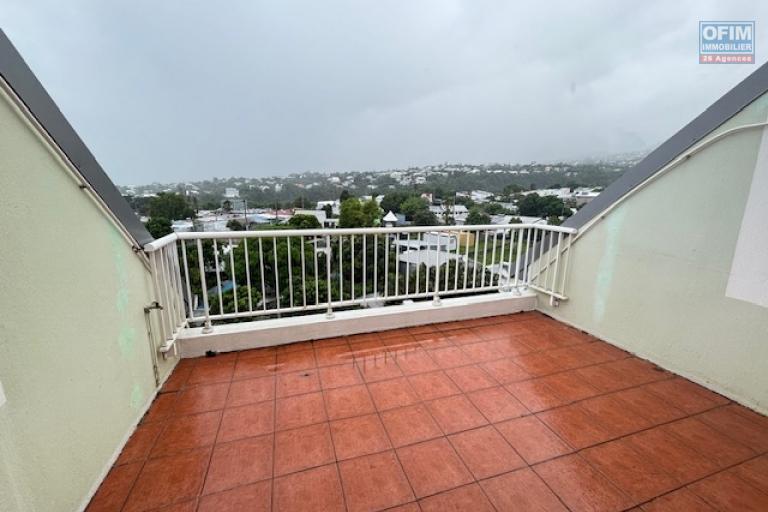 T4 à vendre à Ste Clotilde, proche de toutes les commodités, residence St Ferreol