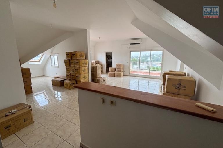 T4 à vendre à Ste Clotilde, proche de toutes les commodités, residence St Ferreol