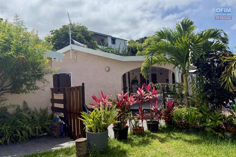 Terrain avec deux maisons - maison principale