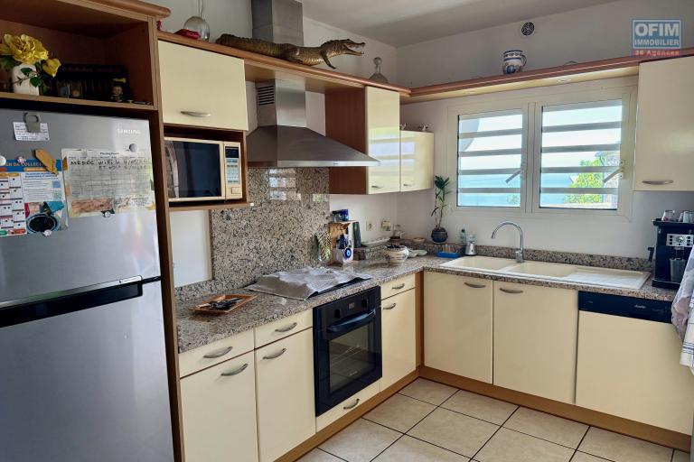 Terrain avec deux maisons - cuisine principale