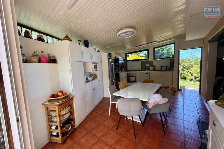 Terrain avec deux maisons - cuisine secondaire