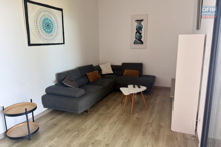 Terrain avec deux maisons - salon du bungalow