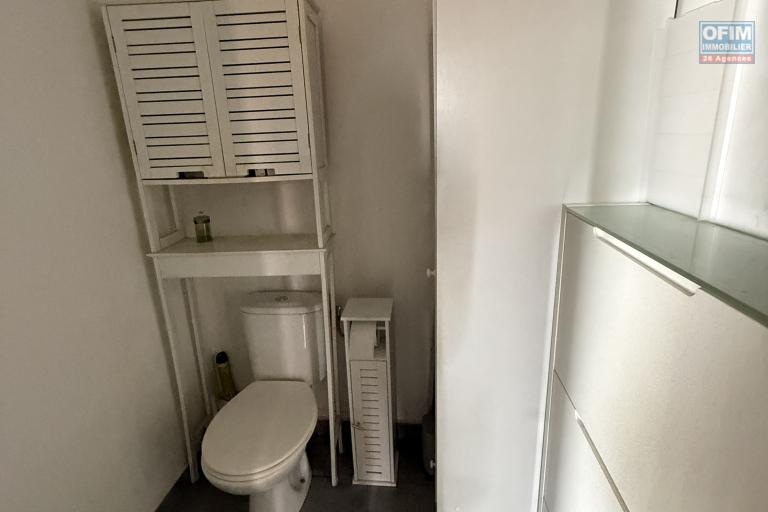 Bel appartement T2 R&eacute;sidence l'Arbre du Voyageur (proche pont de la Rivi&egrave;re d'Abord et du rond point des Casernes) avec vue mer et montagne