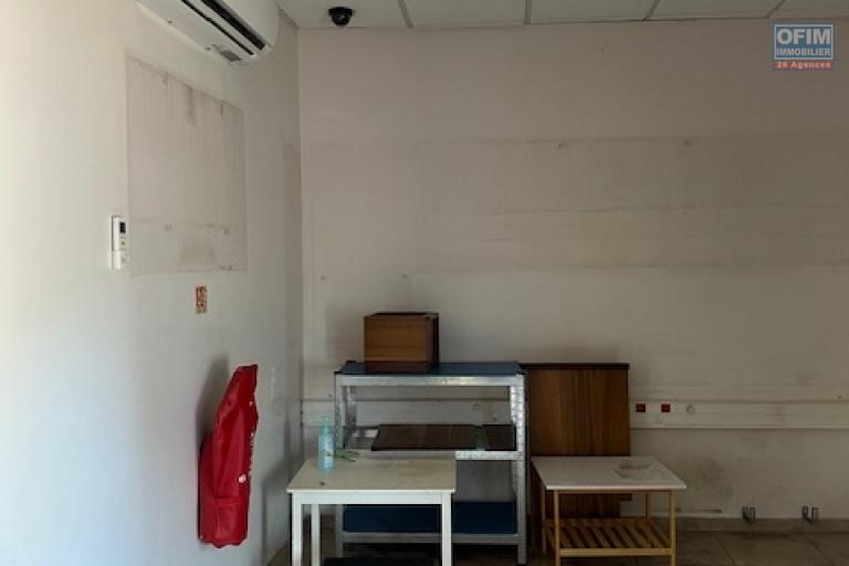 Beau Local Professionnel 200m2 Terre-Sainte