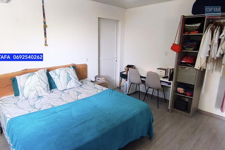 charmante maison meublée de plain-pied F3 à St-Joseph, terrasse et jardin