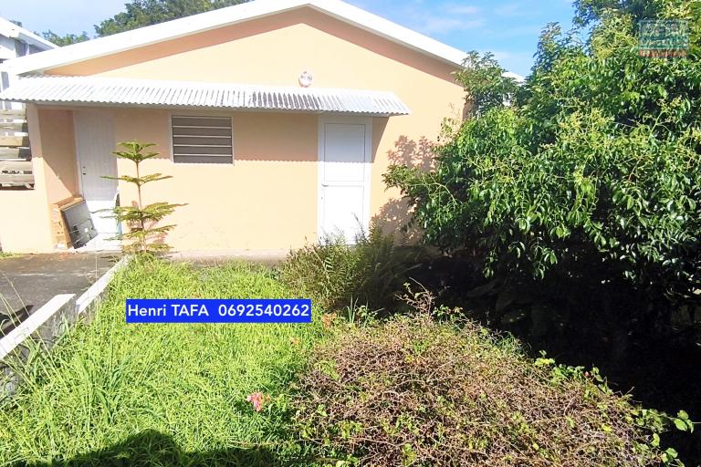 charmante maison meublée de plain-pied F3 à St-Joseph, terrasse et jardin