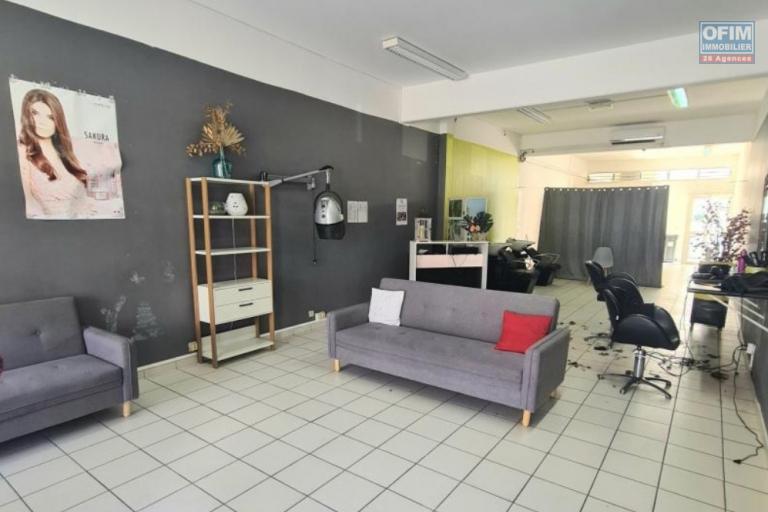 A LOUER - LOCAL COMMERCIAL/ PROFESSIONNEL 80 m2 - CENTRE VILLE STE MARIE