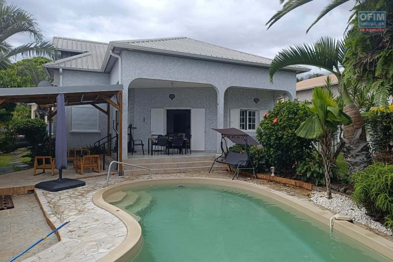 Villa d'architecte en duplex 5 chambres avec piscine et jardin paysager de 620 m2 Rivière St Louis