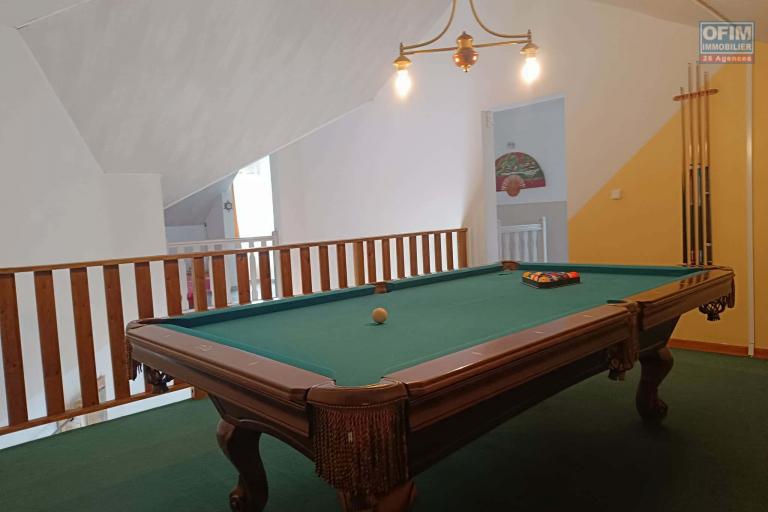 Villa d'architecte en duplex 5 chambres avec piscine et jardin paysager de 620 m2 Rivière St Louis