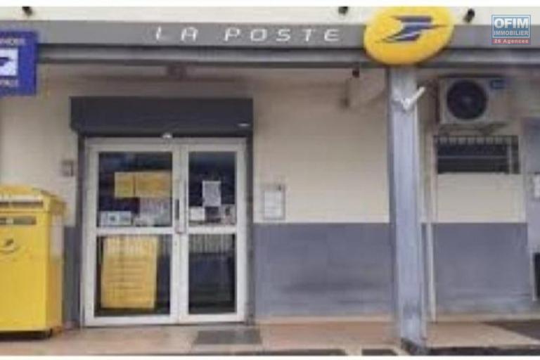 A LOUER - LOCAL COMMERCIAL 110 M2 - LA GRANDE MONTEE (ANCIENNE POSTE)