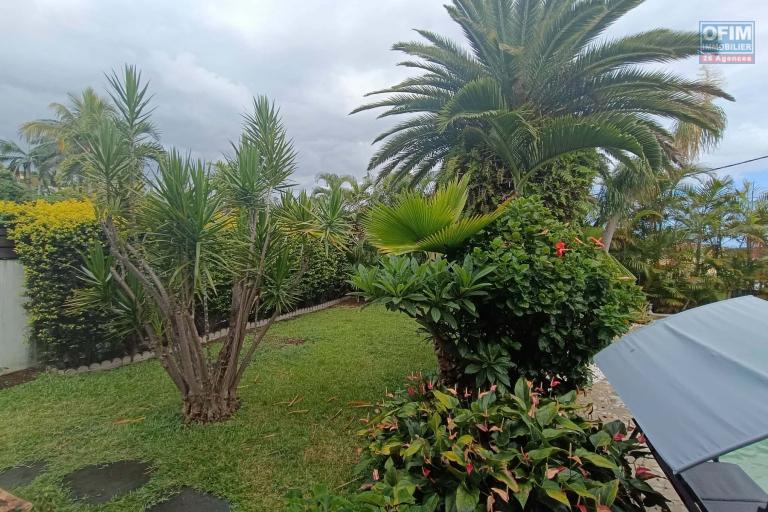 Villa d'architecte en duplex 5 chambres avec piscine et jardin paysager de 620 m2 Rivière St Louis